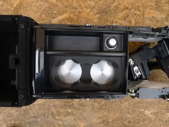 RANGE ROVER EVOQUE SCHOWEK NA KUBKI PÓŁKA POJEMNIK Ograniczona ilość