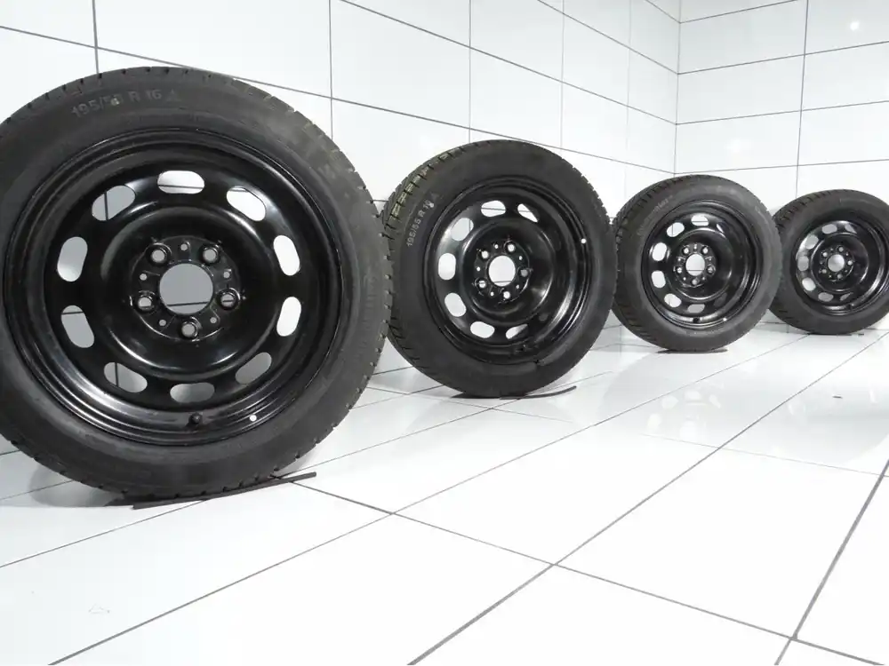 Szybka wysyłka KOŁA BMW 1 F20 F21, 5X120, ET 33, 195/55R16 87 H Czarny