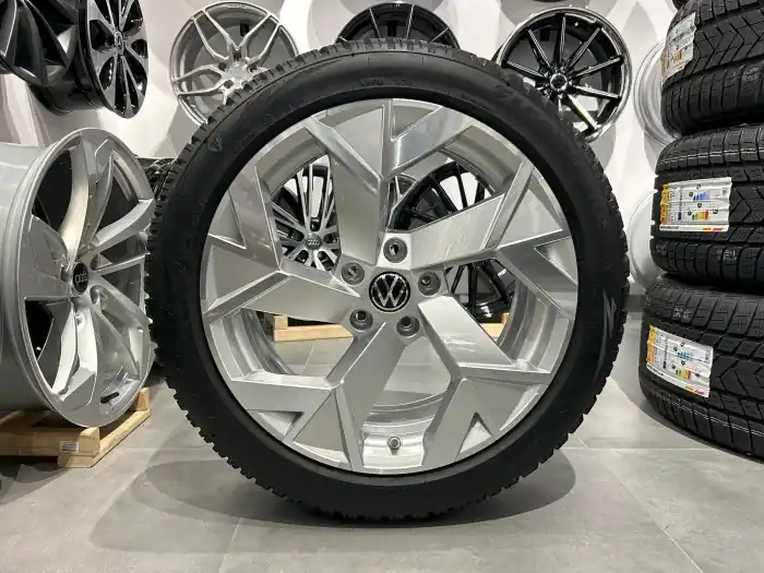 Oryginalne koła zimowe 18 5x112 ET44 VW Passat B9 235/45R18 Firestone Darmowy zwrot