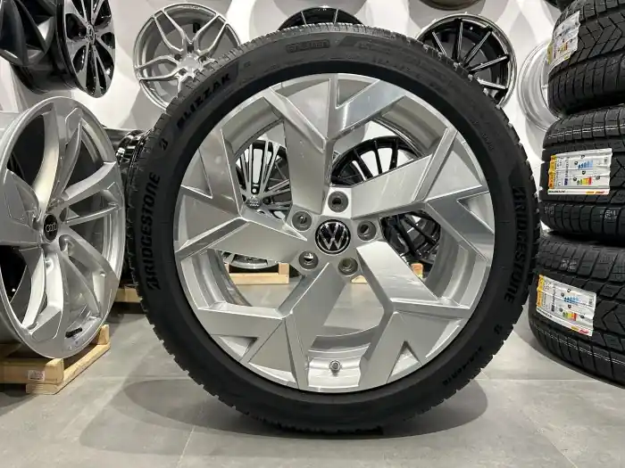 Oryginalne koła zimowe 18 5x112 ET44 VW Passat B9 235/45R18 Bridgestone Zamów dziś