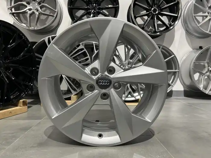 Ostatnia szansa Oryginalne felgi 18 5x112 ET46 57.1AUDI 8Y0601025J
