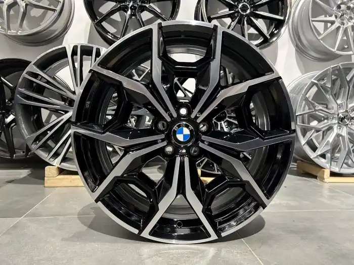 BMW X3 / X4 79162637.5X19 5X112 ET32 66.6 6895627 Styling 887M Ostatnia szansa
