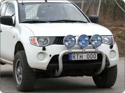 Super okazja Osłona czołowa X-rack Mitsubishi L200 06-; dla 3 lamp