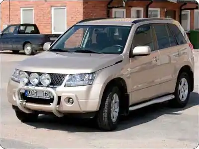 Ograniczona ilość Osłona czołowa X-rack Suzuki Grand Vitara 05-08; dla 3 lampart.nr X900072