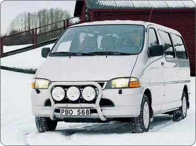 Oferta limitowana Osłona czołowa X-rack Toyota Hiace -06; dla 3 lampart.nr X900079