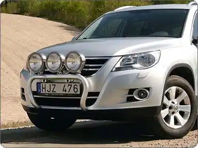 Do wyczerpania zapasów Osłona czołowa X-rack VW Tiguan Sport & Style 08-; dla 3 lamp art.nr X900090