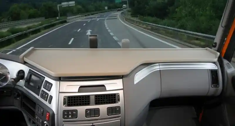 Duża półka na środkową konsolę i prawą stronę deski DAF XF Euro 6, (2013-2021)(kolor beige brown) Zamów dziś