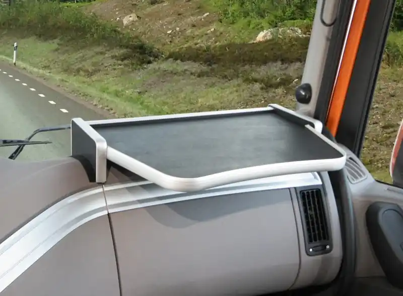 Premium Półka na prawą stronę deski DAF XF Euro 6, (2013-2021)(kolor black/aluminium)