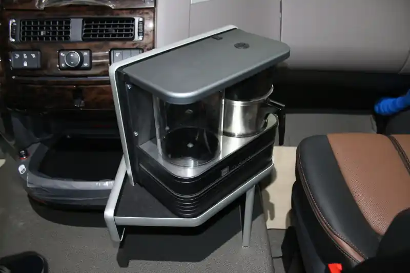 Półka pod ekspres do kawy (12 filiżanek) DAF XF105, XF Euro 6(kolor black/aluminium) Oferta limitowana