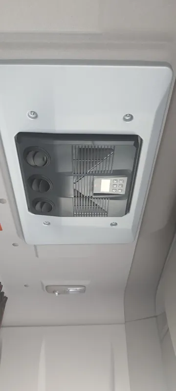 Nowość Zestaw montażowy klimatyzacji STRATOS 24V DAF XF SPACE CAB