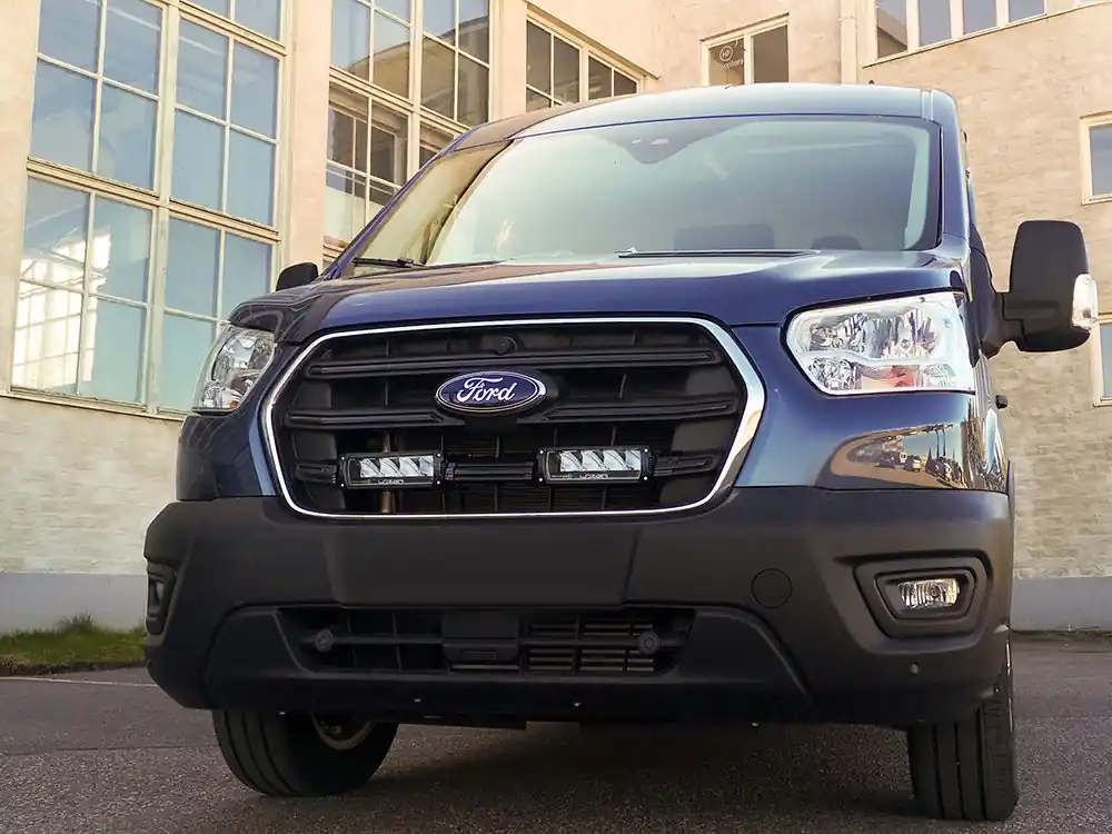 Zestaw dwóch lamp LED Lazer Triple-R 750 Elite w grill z zestawem montażowym FORD Transit 2019-2024 Zamów dziś