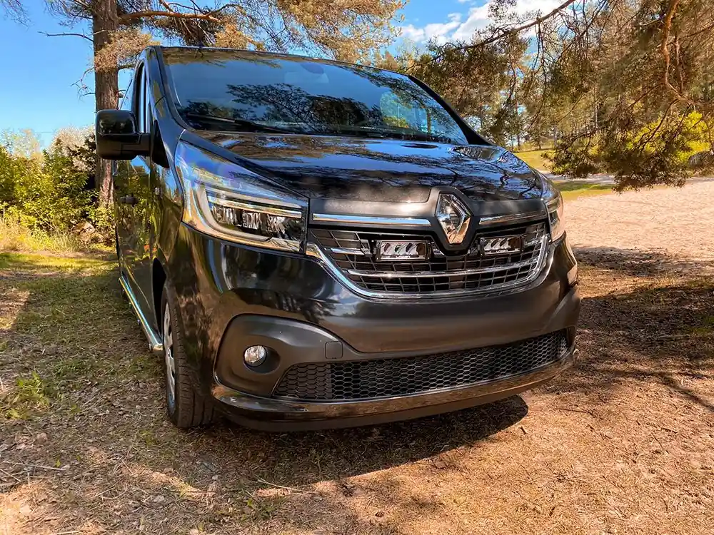 Taniej Zestaw dwóch lamp LED Lazer Triple-R 750 Std w grill z zestawem montażowym RENAULT Trafic 2019-2023