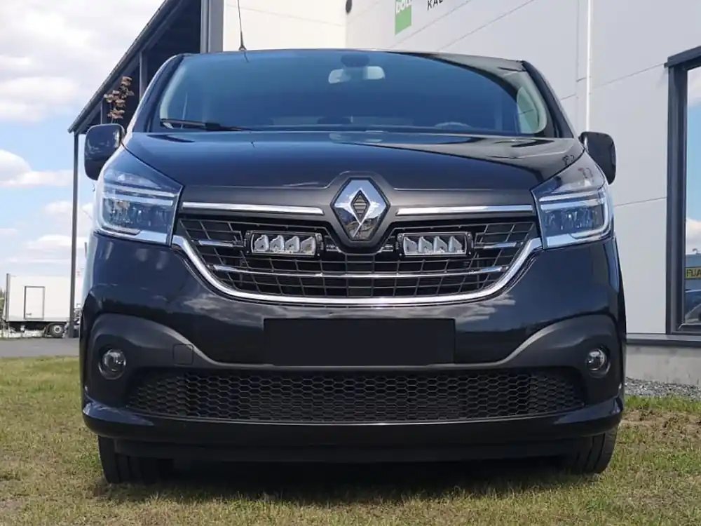 Zestaw dwóch lamp LED Lazer Triple-R 750 Elite w grill z zestawem montażowym RENAULT Trafic 2019-2023 Hit cenowy