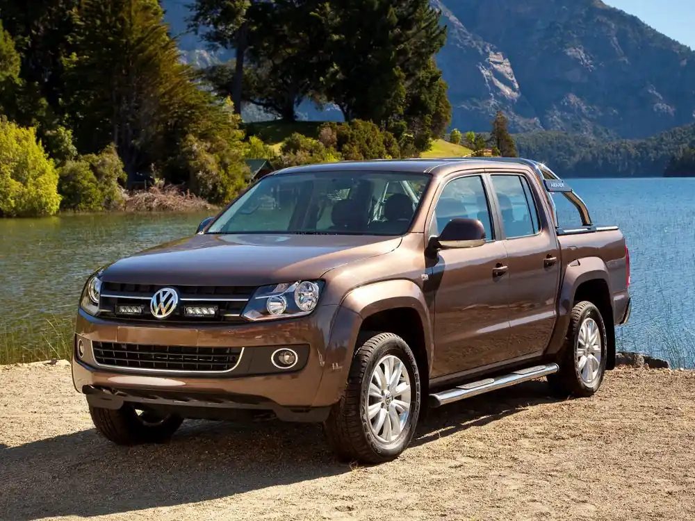 Zestaw dwóch lamp LED Lazer Triple-R 750 Std w grill z zestawem montażowym VW Amarok 2011-2016 Zamów teraz