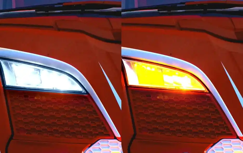 Dodatkowe światła pozycyjne LED białe/pomarańczowe + światło stroboskopowe do reflektorów dalekosiężnych na podszybiu Scania R/S 2016-2022 Oferta