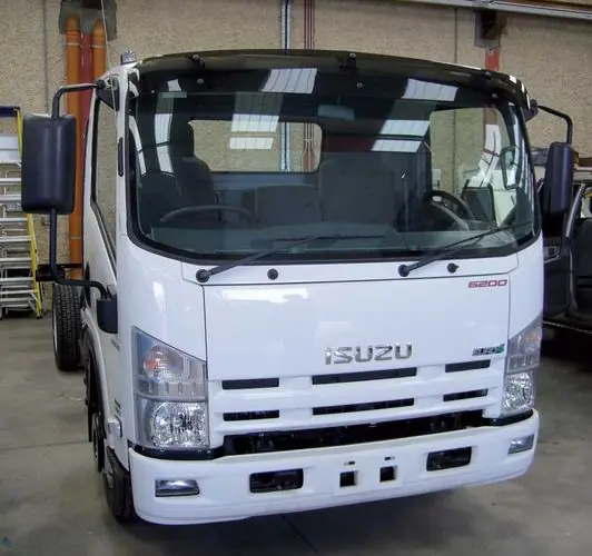 Premium Osłona przeciwsłoneczna ISUZU NQR/NPR 2008-, kabina szeroka, z zestawem montażowym