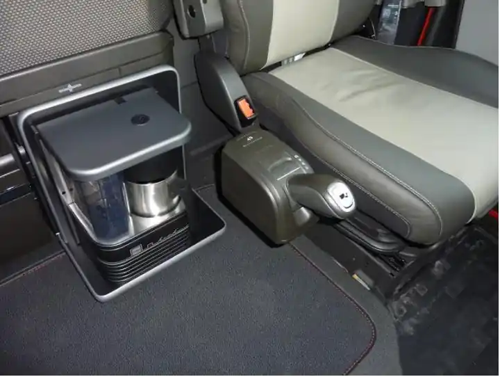 Półka pod ekspres do kawy Kirk do VOLVO FH4/5 (2013-), Aero (2024-) Bezpieczne zakupy