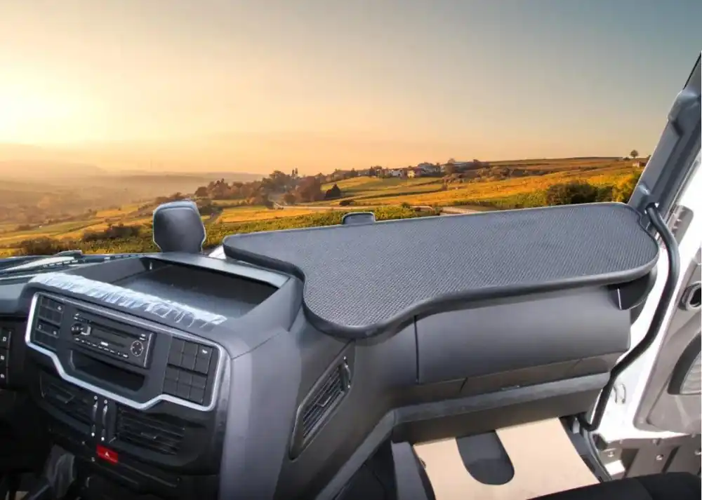 Półka z matą antypoślizgową do Iveco S-Way (2019-2024), Hi-Way (2013-2019) Tylko do końca tygodnia