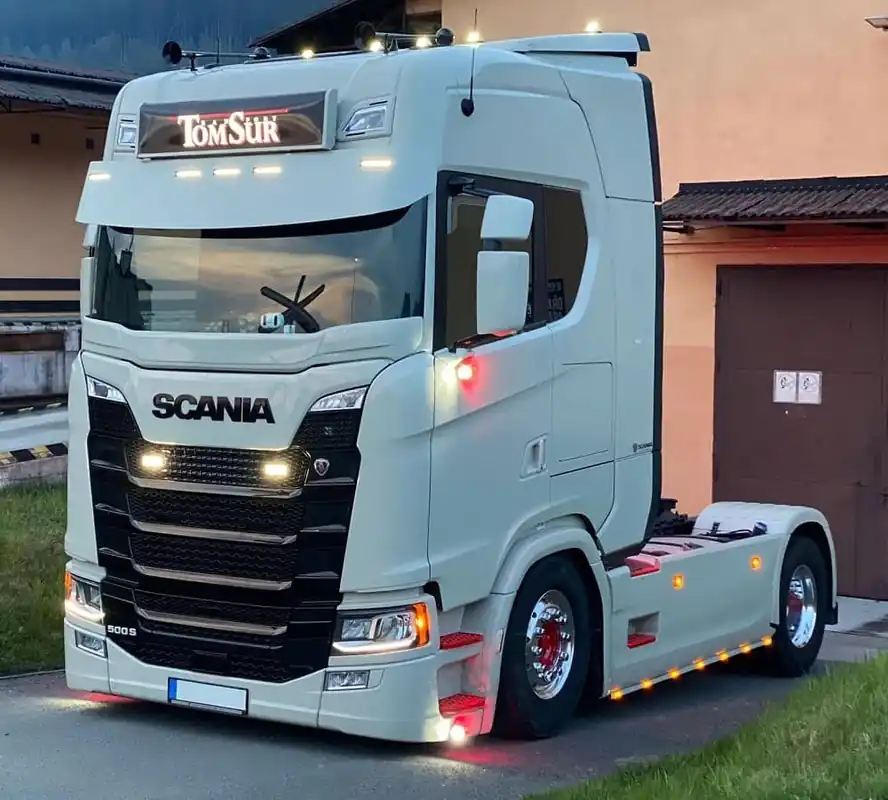 Ekspresowa dostawa Osłona podszybia 19,5 cm TruckKing Scania S/R 08.2016 -