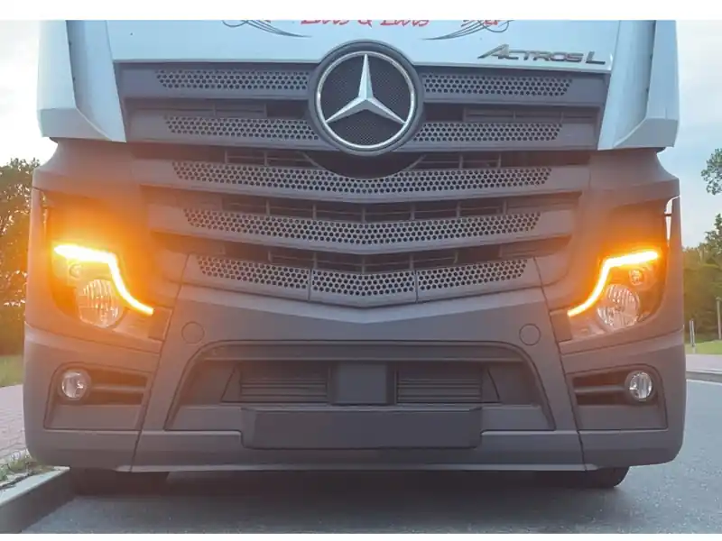 Zestaw pomarańczowych modułów świateł DRL do Mercedes Actros 2020- Wysoka jakość